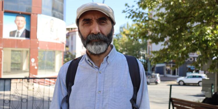 Kirmanckî tiyatro oyunlarıyla anadilini yaşatıyor