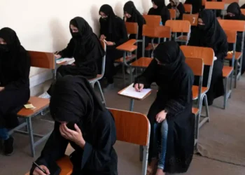 Afganistan’da kadın okullaşma oranı sıfırlandı