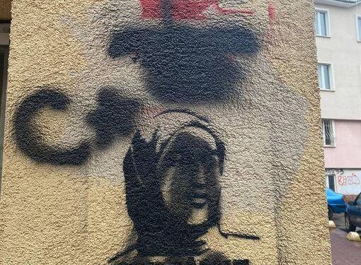 Eskişehir’de Rojin Kabaiş yazılamasına ırkçı saldırı