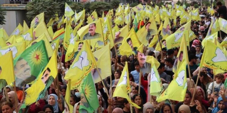 Rojava’da binlerce kişi komploya karşı alanlara aktı