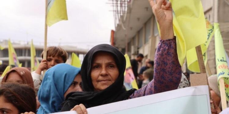 Rojava’da binlerce kişi komploya karşı alanlara aktı