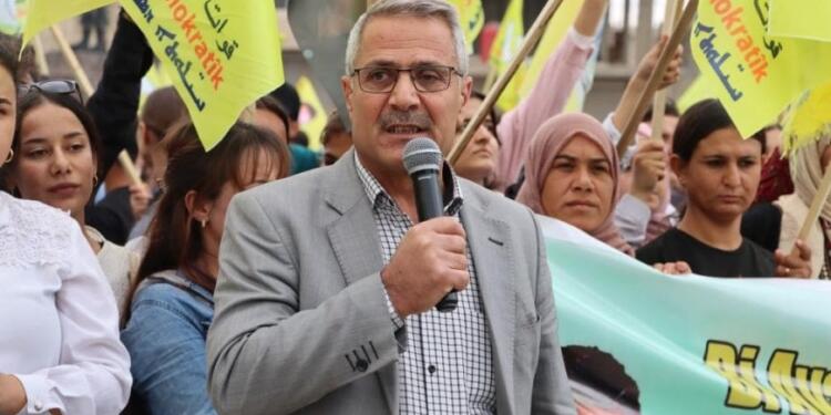 Rojava’da binlerce kişi komploya karşı alanlara aktı