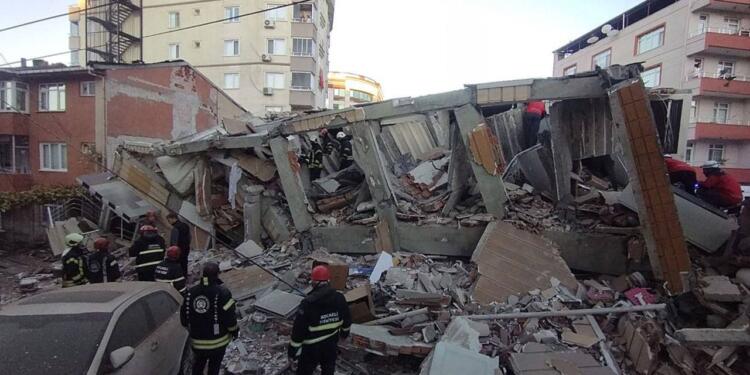 Kocaeli’de 6 katlı bina çöktü