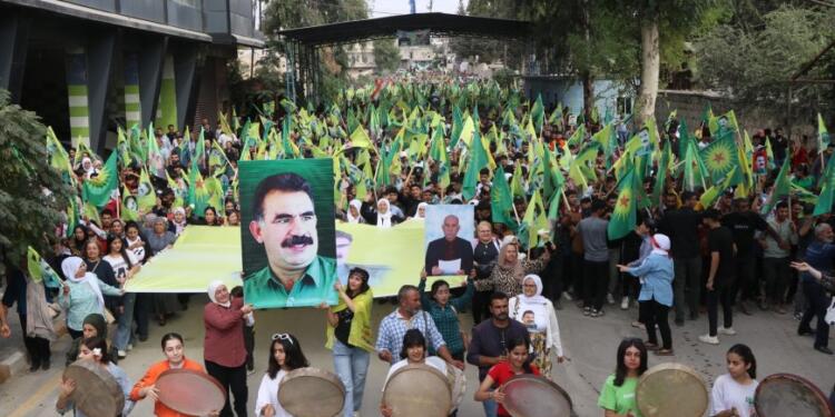 Şêxmeqsûd ve Eşrefiyê sakinleri Abdullah Öcalan’ın özgürlüğü için yürüdü