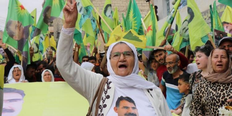 Şêxmeqsûd ve Eşrefiyê sakinleri Abdullah Öcalan’ın özgürlüğü için yürüdü