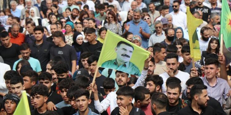 Şêxmeqsûd ve Eşrefiyê sakinleri Abdullah Öcalan’ın özgürlüğü için yürüdü