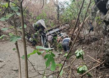 Hatay’da uçuruma yuvarlanan kepçenin operatörü yaşamını yitirdi