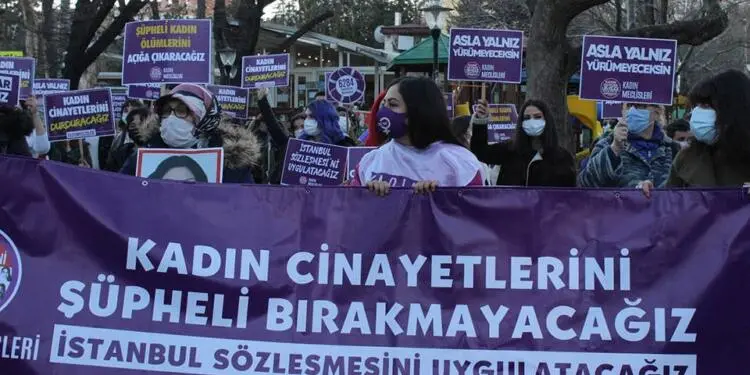 İstanbul’da şüpheli şekilde balkondan düşen kadın yaşamını yitirdi