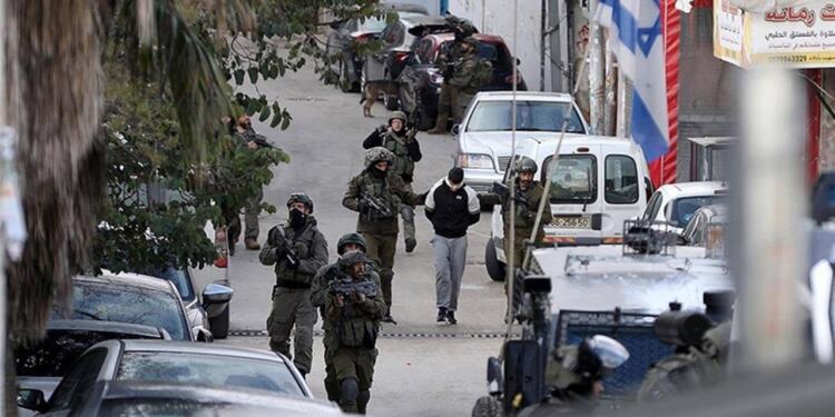 İsrail ordusu Batı Şeria’da 24 kişiyi gözaltına aldı