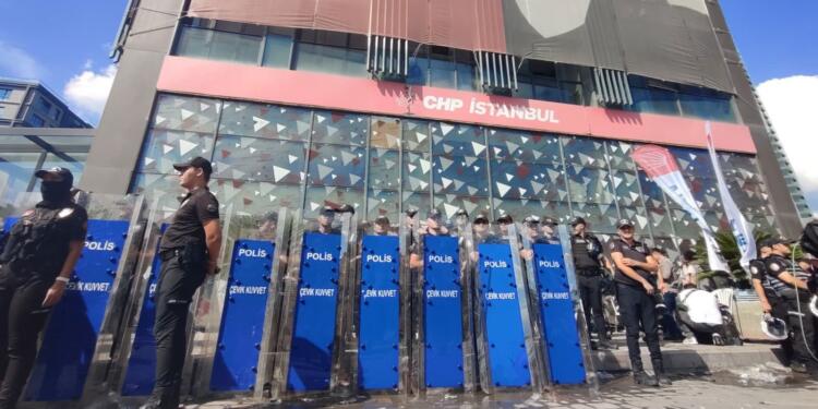 CHP İstanbul İl Başkanlığı’na kayyım tepkisi paylaşımlarına dava