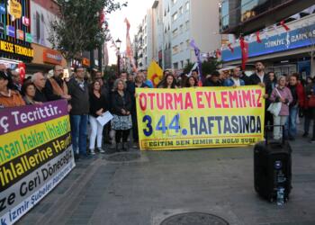 İzmir’de KHK eylemi: İhraç edilen bin 700 emekçi mahkeme kararı bekliyor