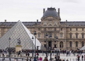 Macron’dan Louvre Müzesi’ndeki soyguna ilişkin açıklama
