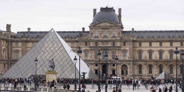 Macron’dan Louvre Müzesi’ndeki soyguna ilişkin açıklama