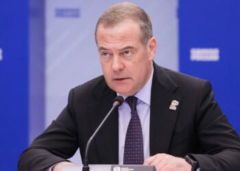 Medyedev: ABD’nin ‘geveze barış elçisi’ Rusya ile savaş yoluna girdi