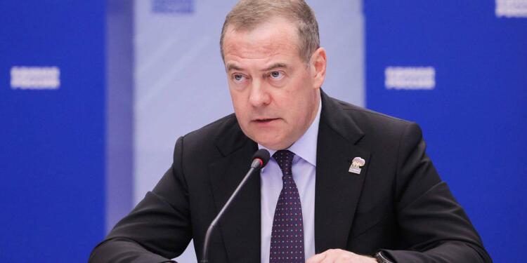 Medyedev: ABD’nin ‘geveze barış elçisi’ Rusya ile savaş yoluna girdi