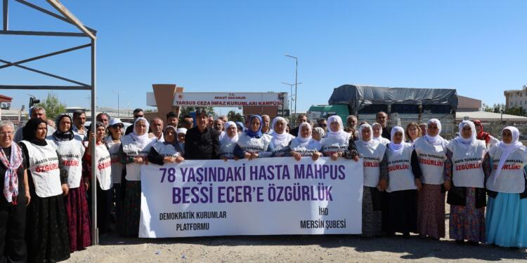 Hasta tutsak Ecer için cezaevi önünde oturma eylemi