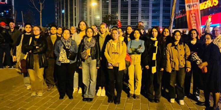 Polis ablukasındaki Çağlayan’da bir kadın katledildi: Adliye önünde protesto