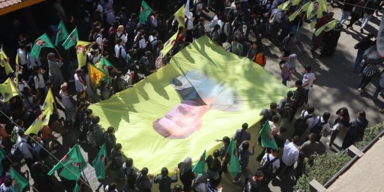 Rojava’da binlerce kişi komploya karşı alanlara aktı