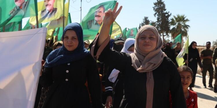 Rojava’da binlerce kişi komploya karşı alanlara aktı