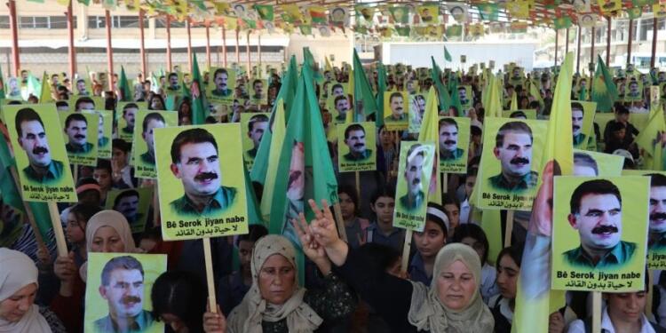 Rojava’da binlerce kişi komploya karşı alanlara aktı