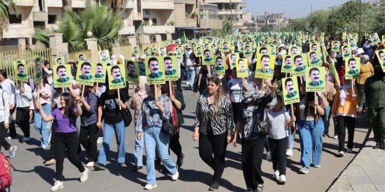 Rojava’da binlerce kişi komploya karşı alanlara aktı