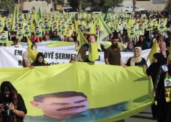 Rojava’da binlerce kişi komploya karşı alanlara aktı