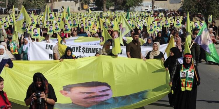 Rojava’da binlerce kişi komploya karşı alanlara aktı