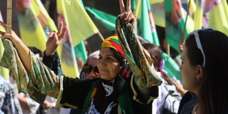 Rojava’da binlerce kişi komploya karşı alanlara aktı