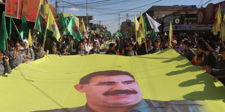 Rojava’da binlerce kişi komploya karşı alanlara aktı