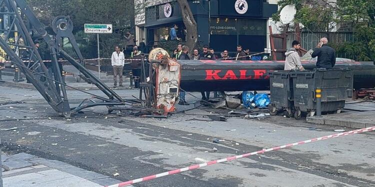 İnşaat alanındaki vinç öğrenci yurduna devrildi