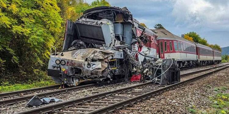 Slovakya’da tren kazası: 66 yaralı