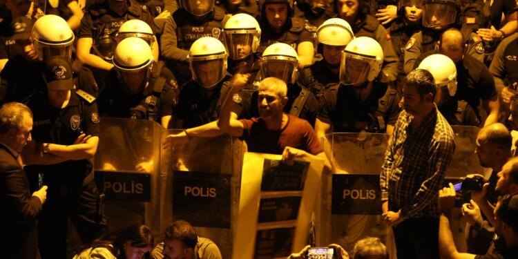 Tacizciye verilen cezanın bozulmasına tepki: Adalet Nöbeti başlatıldı