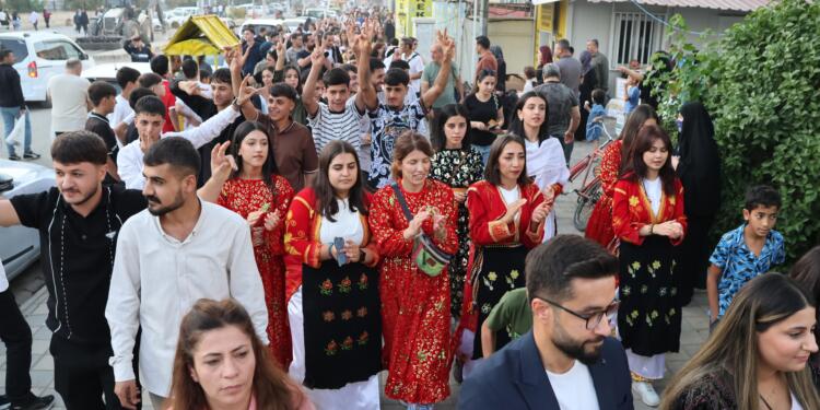 Cizîr 1. Kadın Govend Festivali’ne çağrı ziyareti yürüyüşe döndü