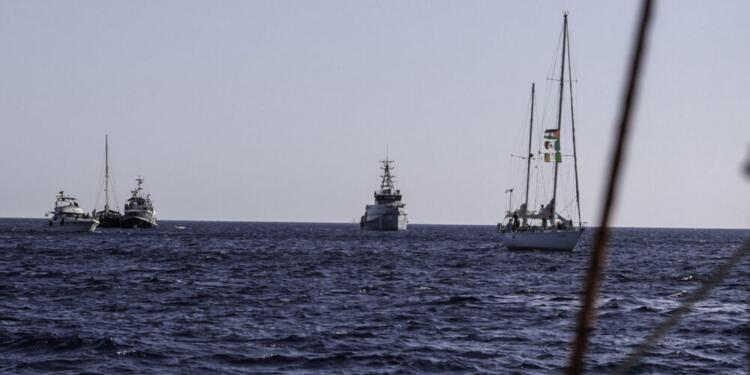 İsrail, Küresel Sumud Filosu’ndaki 48 yurttaşı alıkoydu