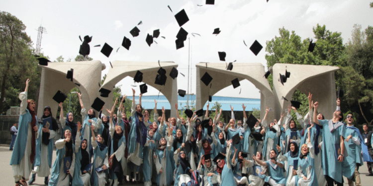 İran’da eğitimli kadınlar iş bulamıyor: ‘İtaatkar ev kadını’ modeli dayatılıyor