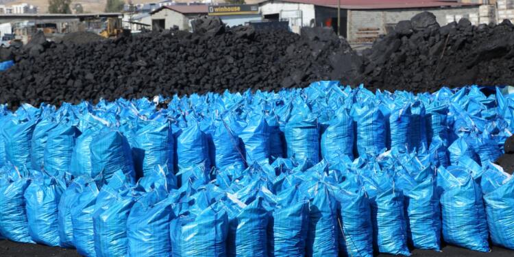 Kömürcüler pazarında 14 esnaftan 8’i kepenk kapattı