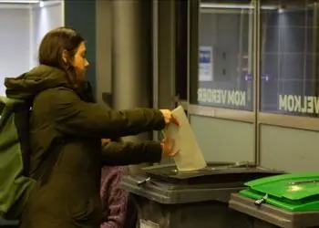 Hollanda’da aşırı sağ kaybetti, liberaller sandıktan zaferle çıktı
