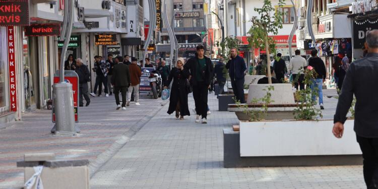 Wan’da esnaf iflasın eşiğinde: 2 yılda 700 esnaf kepenk indirdi