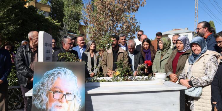 Gazeteci Necmettin Salaz mezarı başında anıldı