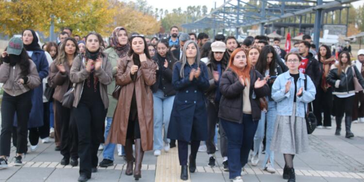 Gazetecilerden Rojin Kabaiş haberlerine getirilen erişim engeline tepki