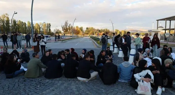 Öğrencilerin Rojin Kabaiş eylemi 13’üncü gününde