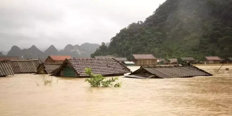 Vietnam’da sel: 128 binden fazla ev sular altında kaldı