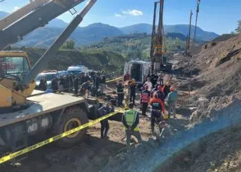 Yol yapımında kuyuya düşen işçi hayatını kaybetti
