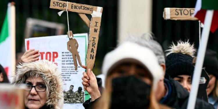 İnsan hakları örgütü Herana: İran 13 ayda en az 49 kadını idam etti