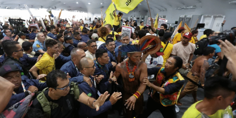 Yerli halk COP30’u bastı: Topraklarımız satılık değil