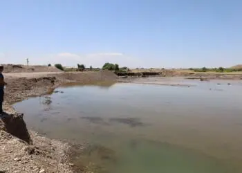 Dicle’de debi düşerken baraj boşalıyor