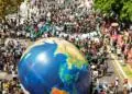 Belém’de 50 bin kişi iklim için yürüdü