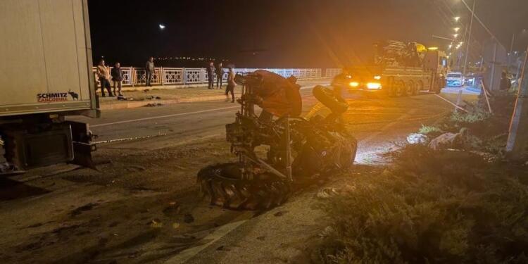 Tır ve traktör çarpıştı: 2 kişi yaşamını yitirdi