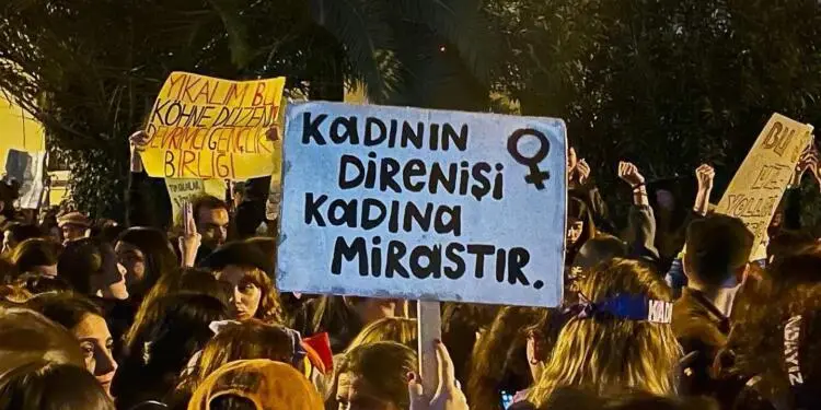 Genç kadınlar ne kampüste ne de KYK’da güvende hissetmiyor