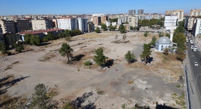 Yıkılan polis okulu yerine yeşil alan istiyorlar